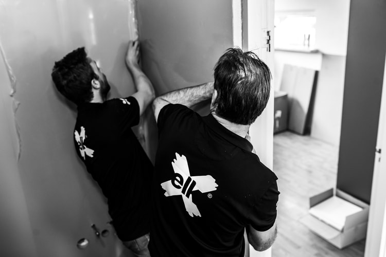 circulaire-badkamer-haps-samen panelen plaatsen